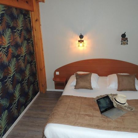 Logis Hotel Les 3 Marchands Bressuire Luaran gambar