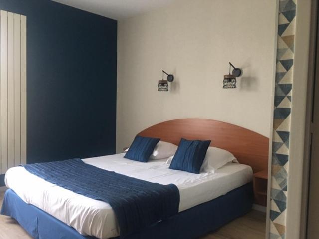 Logis Hotel Les 3 Marchands Bressuire Luaran gambar