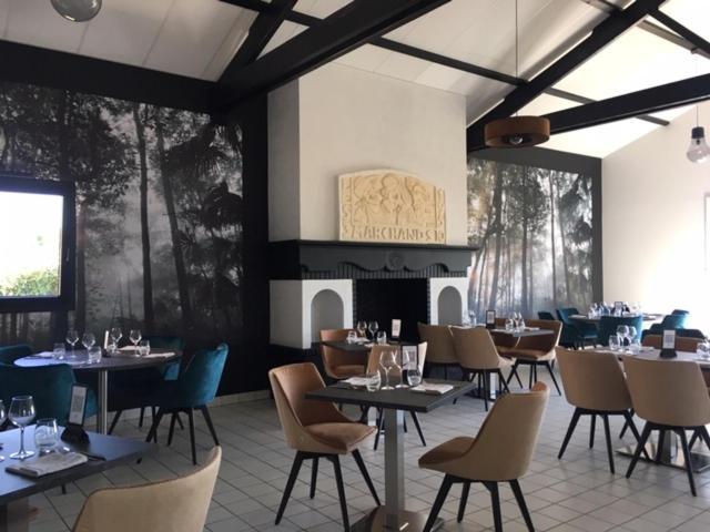 Logis Hotel Les 3 Marchands Bressuire Luaran gambar