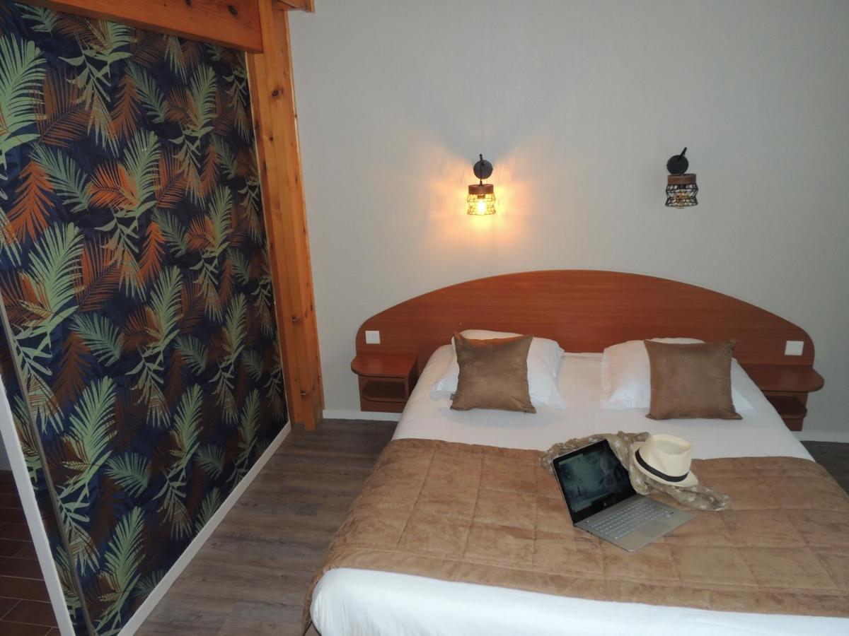 Logis Hotel Les 3 Marchands Bressuire Luaran gambar