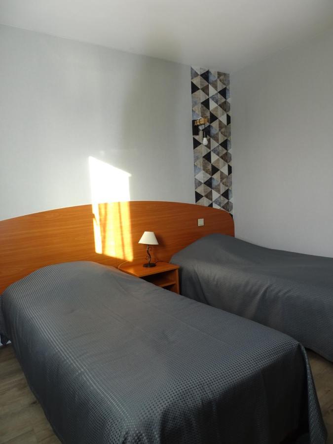 Logis Hotel Les 3 Marchands Bressuire Luaran gambar